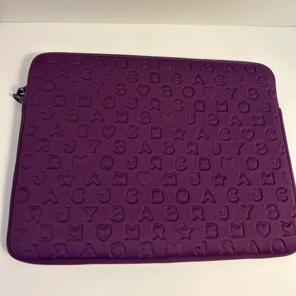 Marc By Marc Jacobs Purple Embossed Tablet Sleeve Designer ~ Travel ~ Office! - Picture 3 of 4